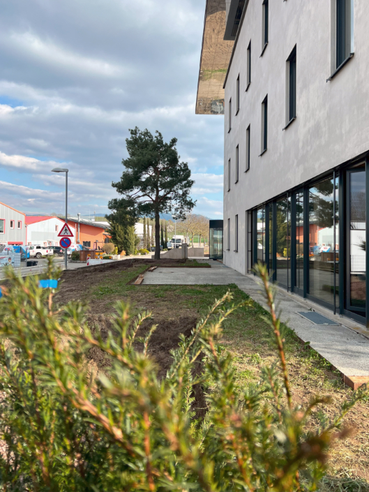 05 Büro- und Gewerbegebäude